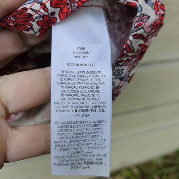 Boden red floral jersey knit surplice blouse SEE MEASUREMENTS - Picture 3 of 5